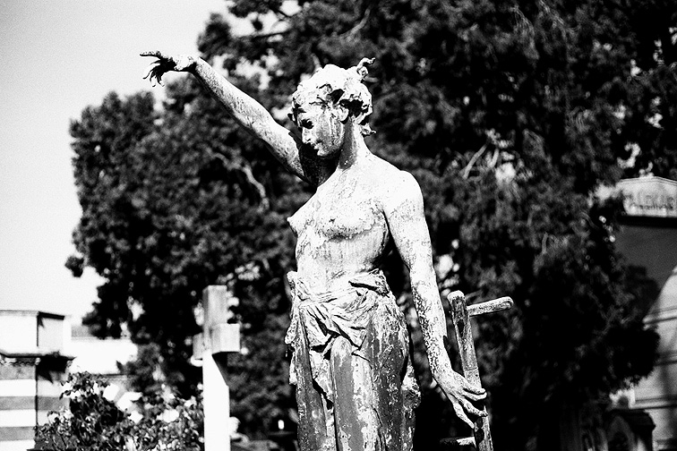 Monumentale B&W - by chuckv