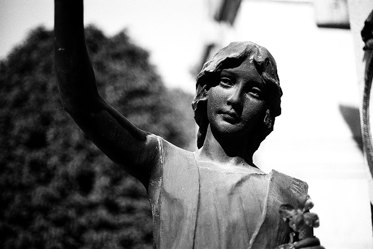 Monumentale B&W - by chuckv