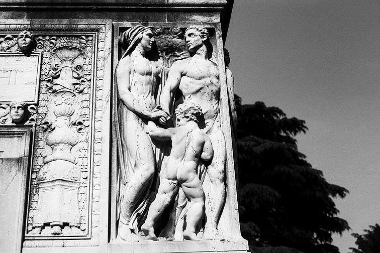 Monumentale B&W - by chuckv