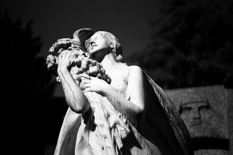 Monumentale B&W - by chuckv