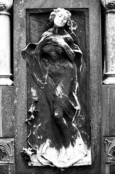 Monumentale B&W - by chuckv