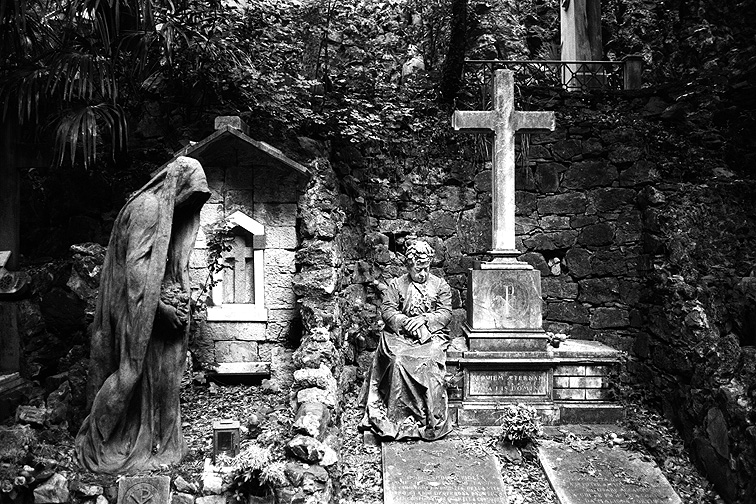 Staglieno B&W - by chuckv