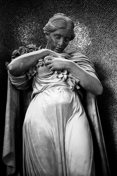 Staglieno B&W - by chuckv