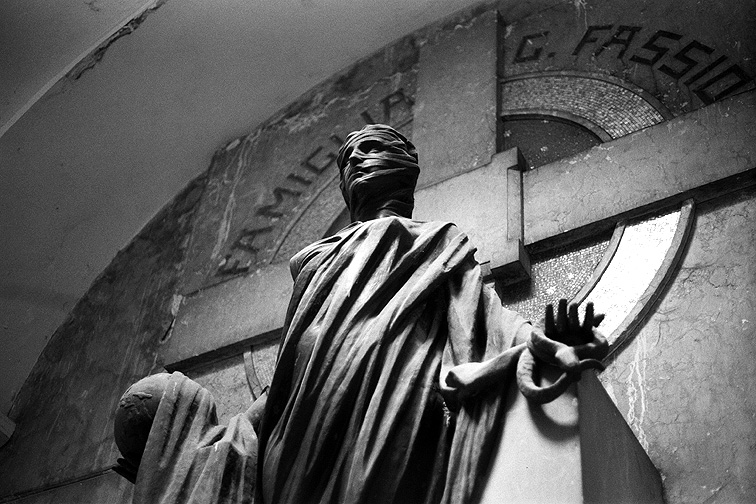 Staglieno B&W - by chuckv
