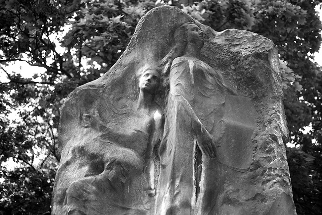 Pere Lachaise - by chuckv