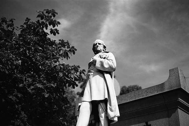 Pere Lachaise - by chuckv