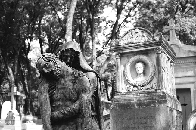 Pere Lachaise - by chuckv