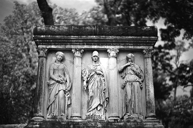 Pere Lachaise - by chuckv