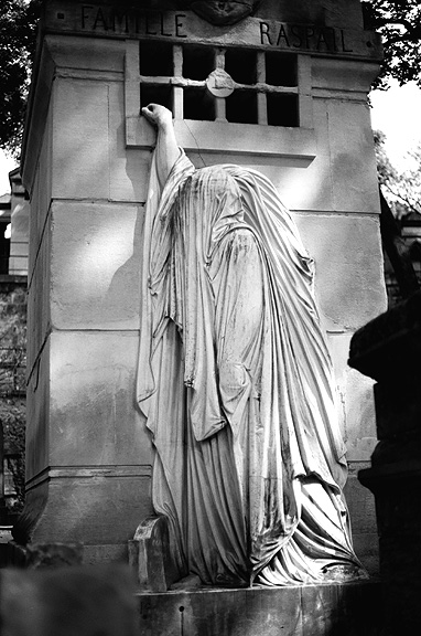 Pere Lachaise - by chuckv