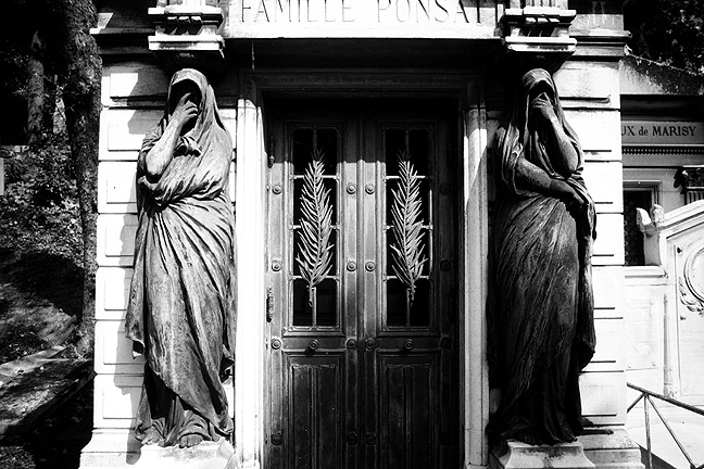 Pere Lachaise - by chuckv
