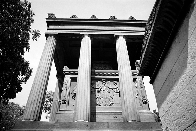 Pere Lachaise - by chuckv