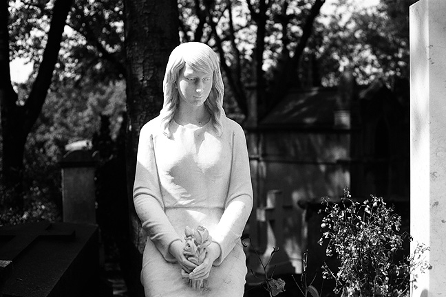 Pere Lachaise - by chuckv