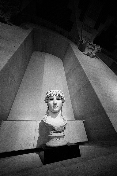 Louvre - by chuckv